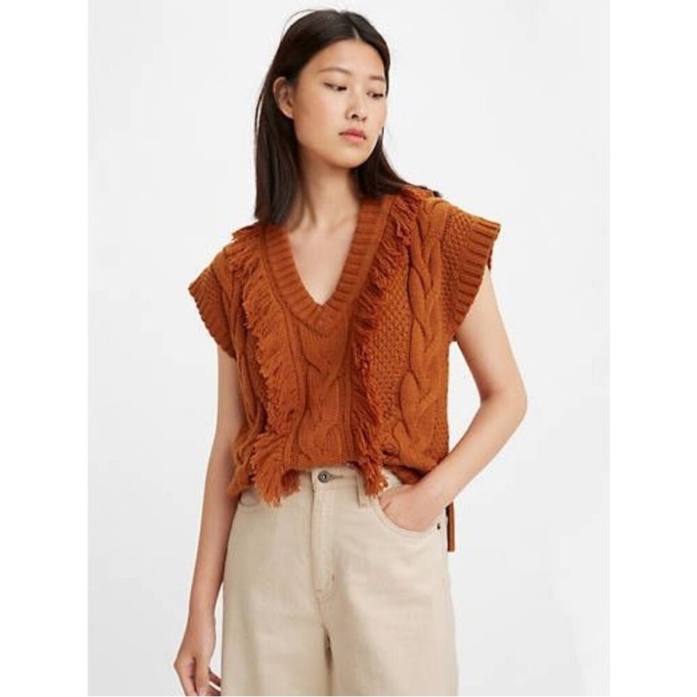 Levis Made & Crafted Womens Sweater Vest  Size Small V-neck Rich Caramel Color